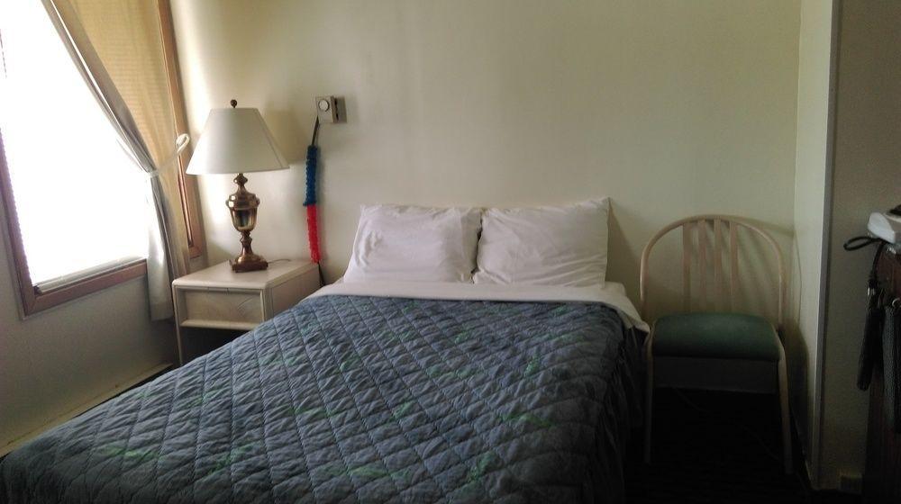 Bay Lake Inn - Frontiersman Motel Latchford Luaran gambar