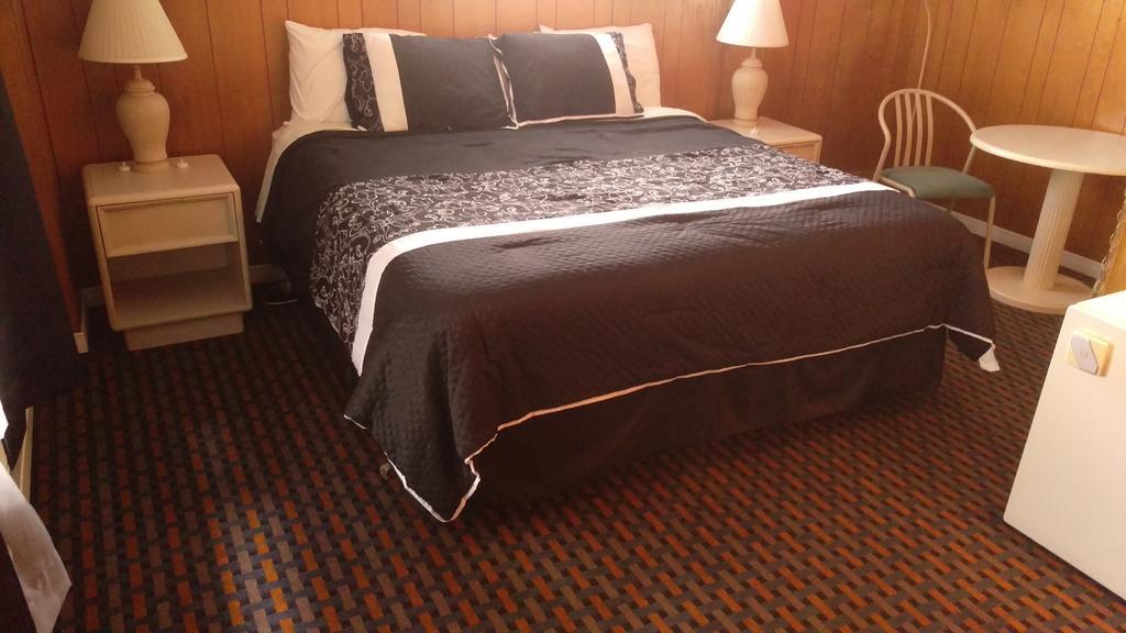 Bay Lake Inn - Frontiersman Motel Latchford Luaran gambar