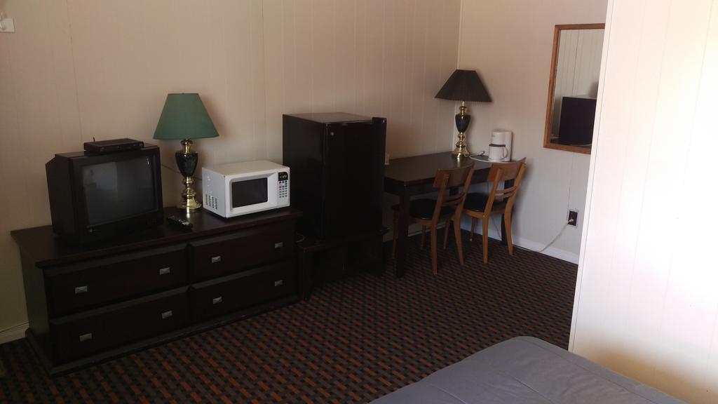 Bay Lake Inn - Frontiersman Motel Latchford Luaran gambar