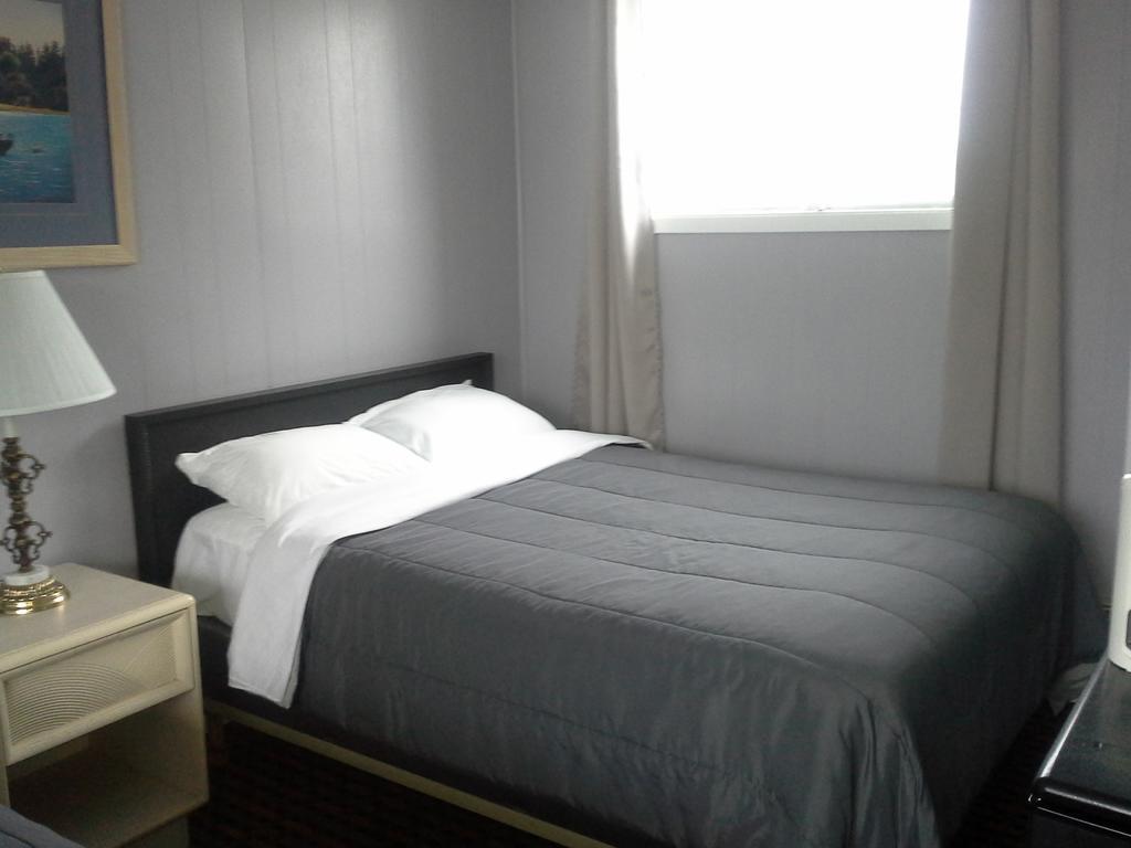 Bay Lake Inn - Frontiersman Motel Latchford Luaran gambar