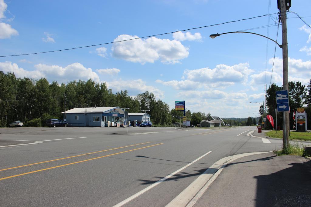 Bay Lake Inn - Frontiersman Motel Latchford Bilik gambar